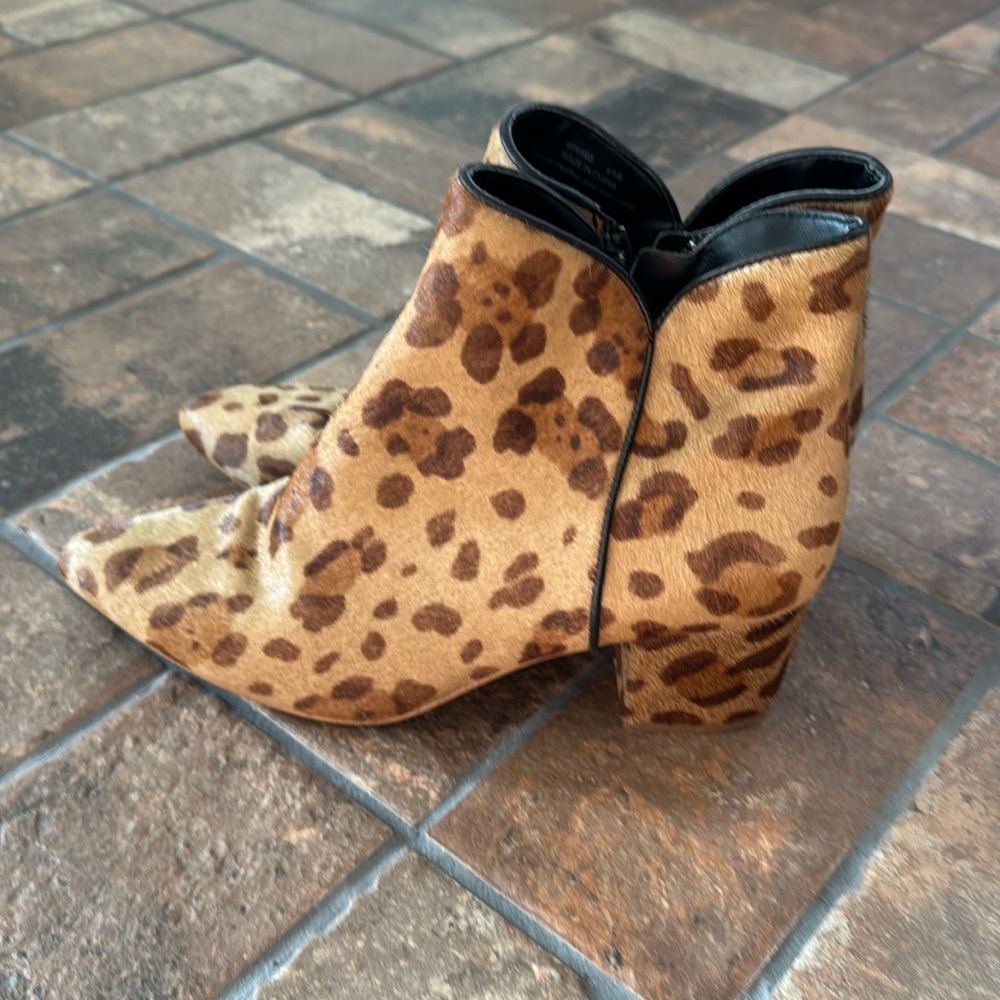 Cole Haan Elyse Leopard Print Ankle Zip Up Bootie Size 6 1/2